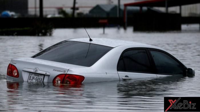 Số lượng ô tô bị hư hỏng sẽ tiếp tục tăng Ô tô hỏng sau bão Harvey