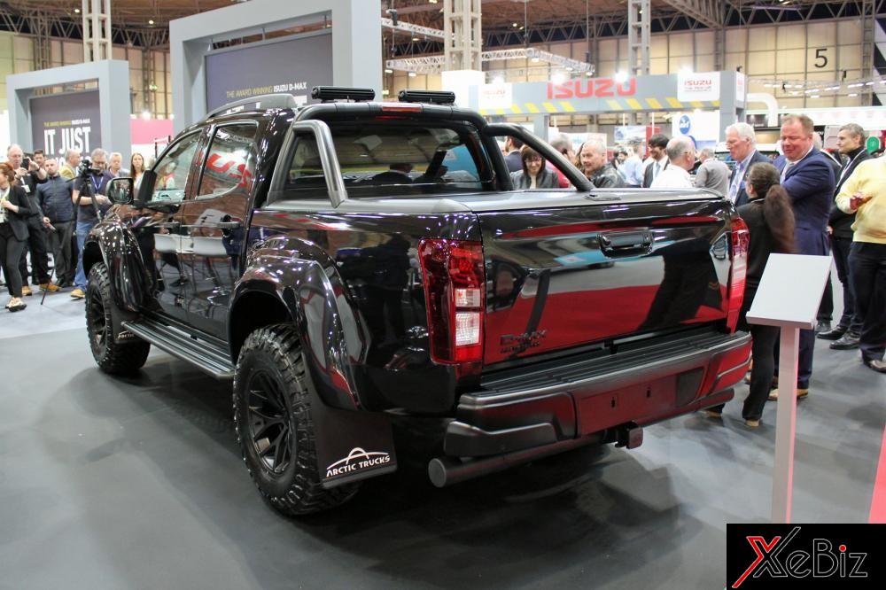 Màu sơn ngoại thất của Isuzu D-Max Arctic Trucks Stealth cũng là đen Màu sơn ngoại thất của Isuzu D-Max Arctic Trucks Stealth cũng là đen