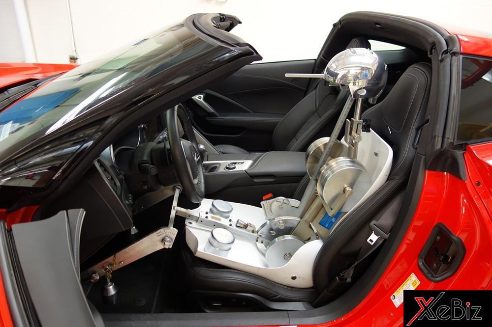 Sử dụng robot công nghệ cao để tính toán tư thế ngồi hợp lý trên xe Chevrolet. Sử dụng robot công nghệ cao để tính toán tư thế ngồi hợp lý trên xe Chevrolet.