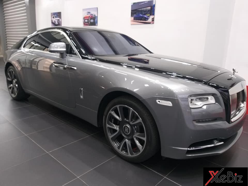 Và Rolls-Royce Wraith mang bộ áo xám lông chuột cùng nắp capô, trần xe và nắp cốp đuôi xe sơn màu đen Và Rolls-Royce Wraith mang bộ áo xám lông chuột cùng nắp capô, trần xe và nắp cốp đuôi xe sơn màu đen