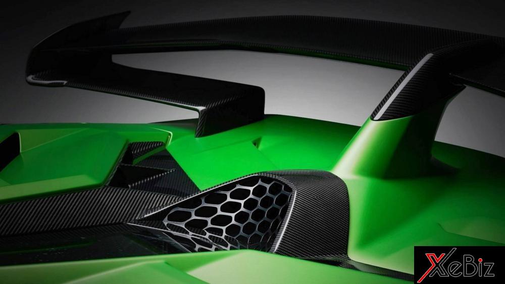 Cánh gió đuôi cỡ lớn của Lamborghini Aventador SVJ Cánh gió đuôi cỡ lớn của Lamborghini Aventador SVJ