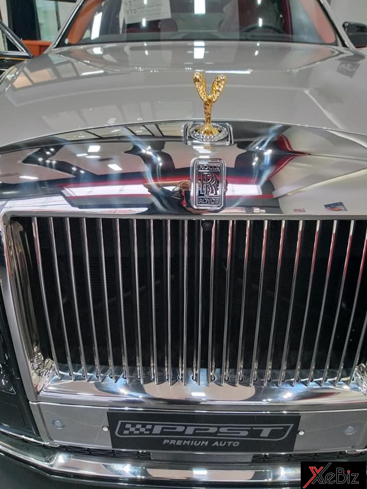 Option theo chiếc xe siêu sang Rolls-Royce Phantom thế hệ thứ 8 của Lào là logo Spirit of Ecstasy mạ vàng