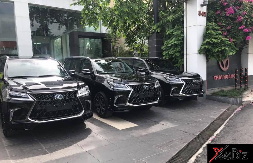 Bộ 3 Lexus LX570 Super Sport 2018 do một công ty nhập khẩu tư nhân tại Hà Nội đưa về nước vào cuối tháng 5 vừa qua