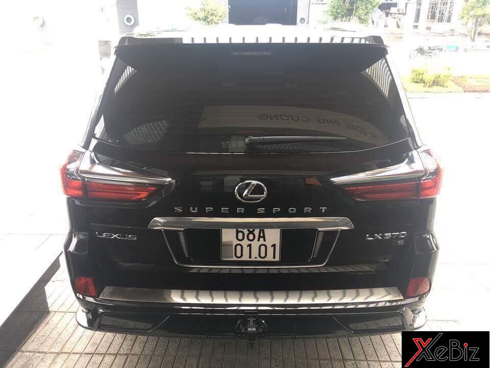 Biển kiểm soát của chiếc Lexus LX570 Super Sport 2018 hơn 10 tỷ đồng đầu tiên tại miền Tây cũng rất đẹp mắt với cặp 01 lặp lại ở 4 con số cuối Biển kiểm soát của chiếc Lexus LX570 Super Sport 2018 hơn 10 tỷ đồng đầu tiên tại miền Tây cũng rất đẹp mắt với cặp 01 lặp lại ở 4 con số cuối
