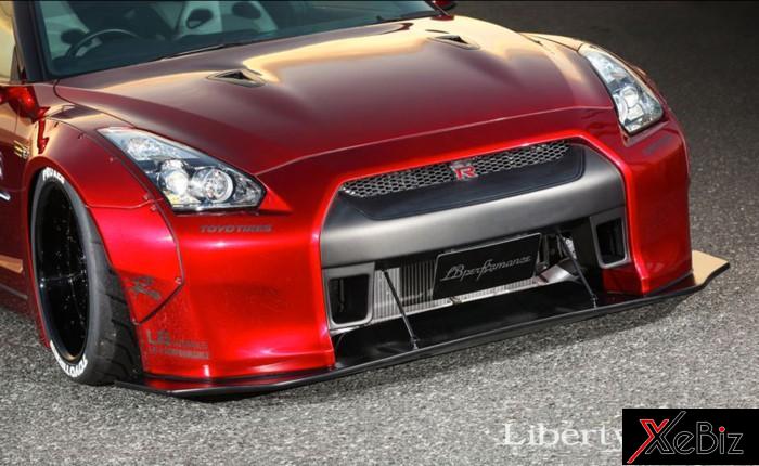 Nissan GT-R R35 được độ ngoại thất màu đỏ ánh Iridium Nissan GT-R R35 độ như một viên ruby quý