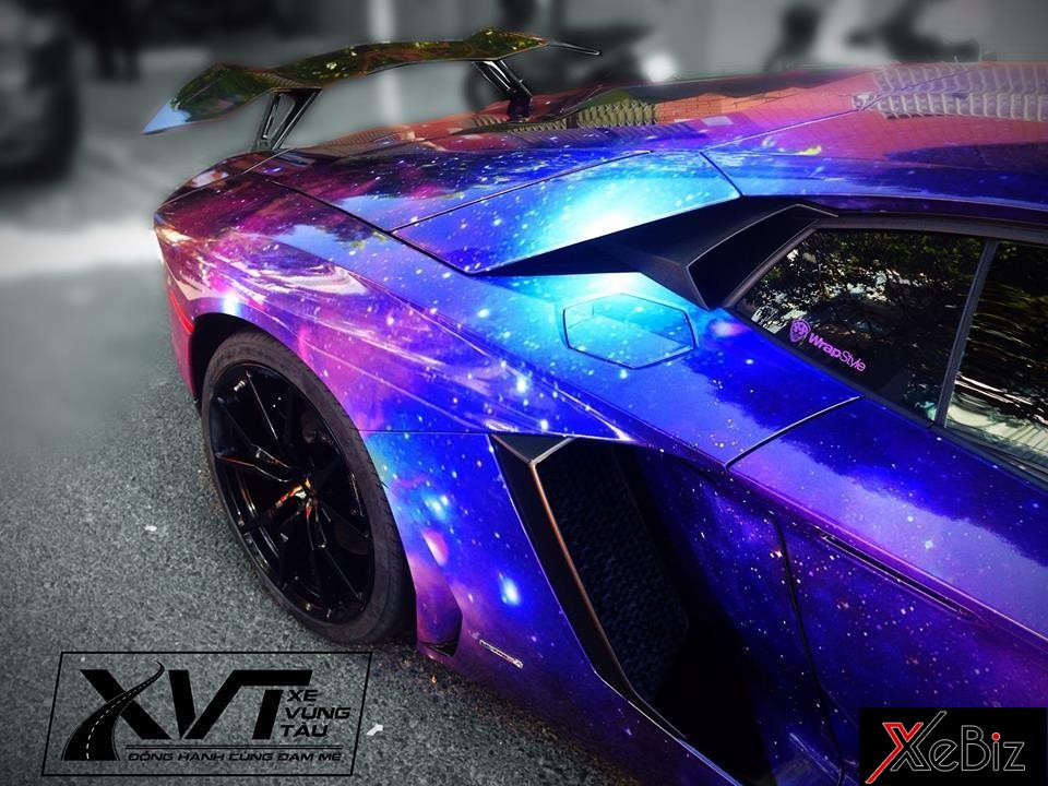 Cận cảnh bộ áo dải thiên hà trên siêu xe Lamborghini Aventador LP700-4 tại Vũng Tàu Cận cảnh bộ áo dải thiên hà trên siêu xe Lamborghini Aventador LP700-4 tại Vũng Tàu