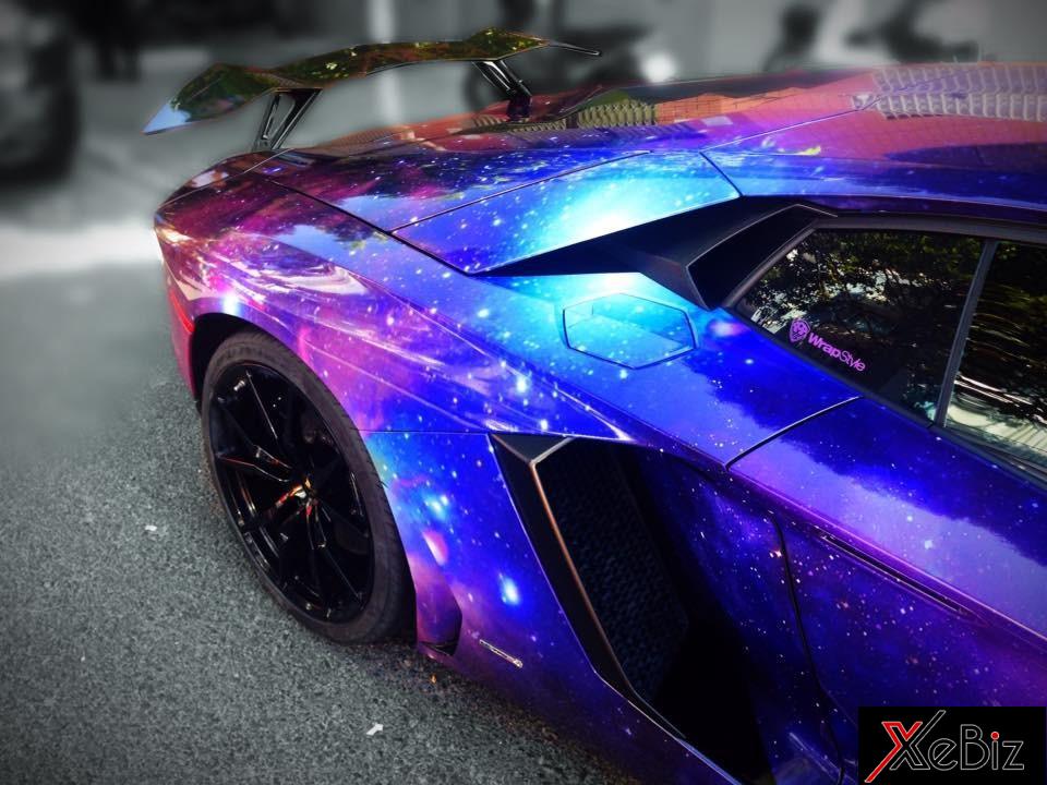 Để mang đến bộ áo dải thiên hà cho siêu xe Lamborghini Aventador LP700-4, chủ nhân tại Vũng Tàu đã chọn phương pháp thau áo đề-can