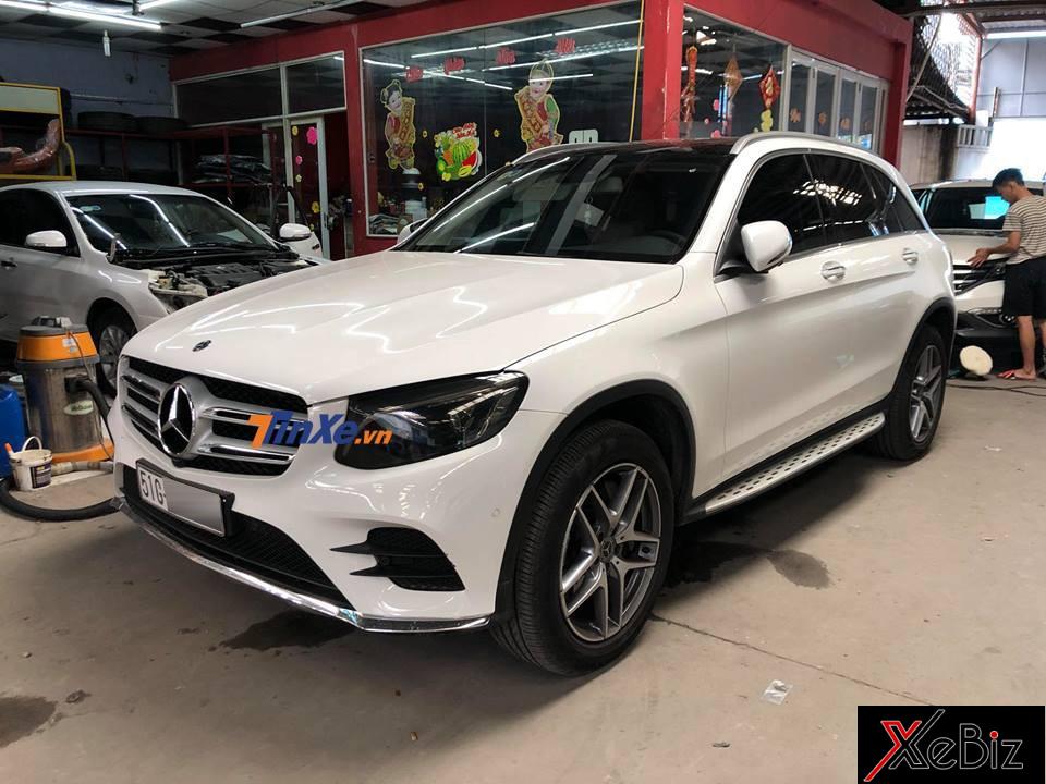 Đây là hình ảnh của chiếc SUV hạng sang Mercedes-Benz GLC 300 4Matic lúc chưa được độ.
