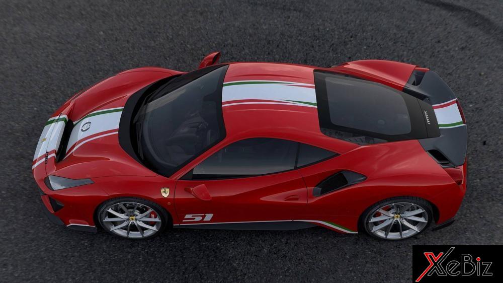 Dải màu đỏ, trắng, xanh lục kéo dài từ trước ra sau trên chiếc Ferrari 488 Pista Piloti 2018 Dải màu đỏ, trắng, xanh lục kéo dài từ trước ra sau trên chiếc Ferrari 488 Pista Piloti 2018