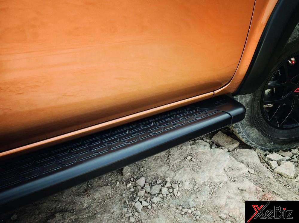 Bậc cửa bên sườn của Nissan Navara AT32 