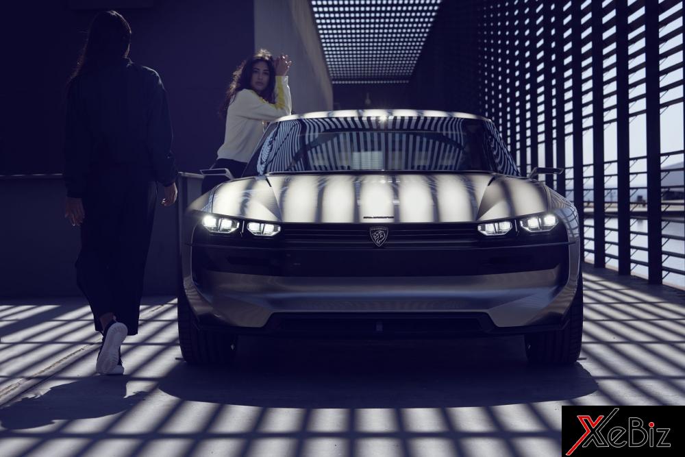 Xe được trang bị đèn pha đôi tương tự Peugeot 504 trong quá khứ Xe được trang bị đèn pha đôi tương tự Peugeot 504 trong quá khứ