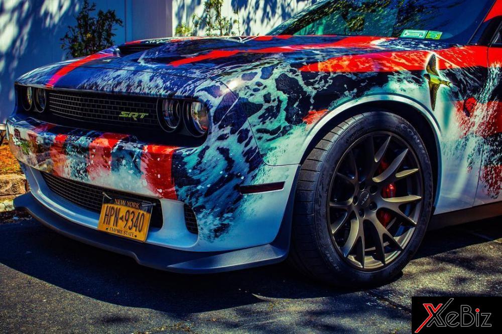Dodge Challenger SRT Hellcat được chủ nhân khoác áo lá cờ Mỹ