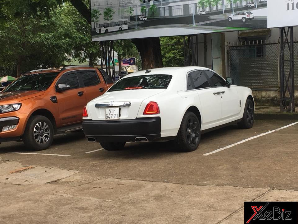 Ngoại thất xe siêu sang Rolls-Royce Ghost được phối 2 màu trắng-đen nhám Ngoại thất xe siêu sang Rolls-Royce Ghost được phối 2 màu trắng-đen nhám