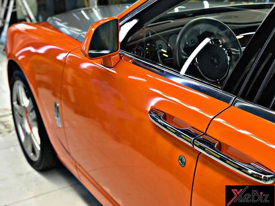 Cận cảnh bộ áo cam của chiếc xe siêu sang Rolls-Royce Ghost Series II mới thay áo tại Sài thành