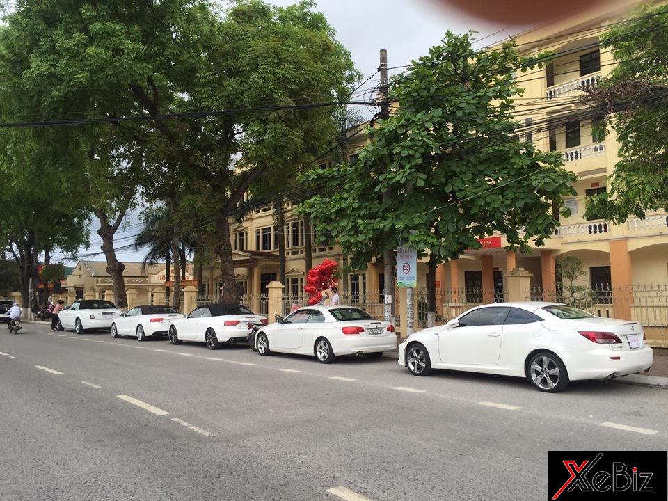 Dàn xe đưa dâu mui trần xếp hàng dài trên đường Dàn xe đưa dâu mui trần xếp hàng dài trên đường