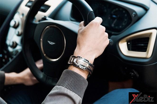 Người dùng có thể đeo khóa ô tô như vòng tay thông thường