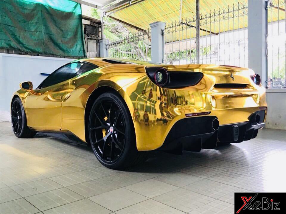 Bộ áo vàng crôm giúp siêu xe Ferrari 488 GTB trở nên nổi bật dù xuất hiện bất cứ đâu.