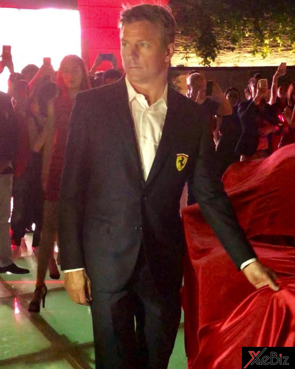 Đích thân tay đua Công thức 1 Kimi Raikkonen đã lột màn siêu xe Ferrari 488 Pista để giới thiệu đến giới nhà giàu Singapore