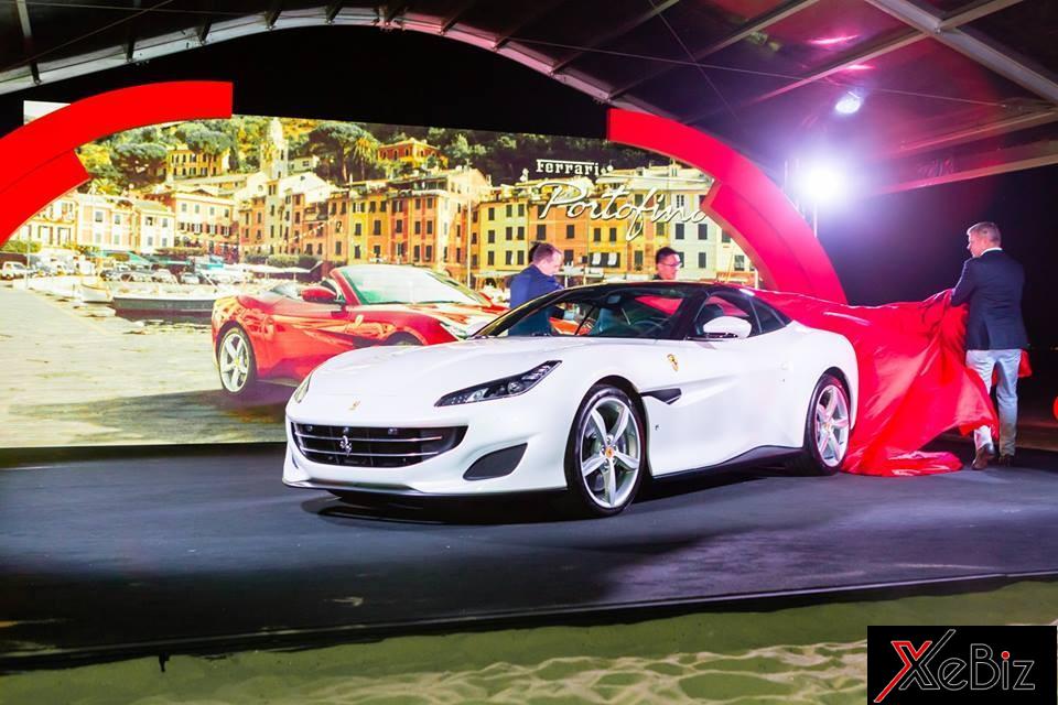 Ngoài Malaysia, Singapore cũng là thị trường trọng điểm tại khu vực Đông Nam Á của hãng siêu xe Ferrari. Chính vì thế, trong buổi giới thiệu chiếc Ferrari Portofino với giới nhà giàu Singapore đã có nhiều nhân vật cấp cao của hãng siêu xe Ý sang tham dự. Ngoài Malaysia, Singapore cũng là thị trường trọng điểm tại khu vực Đông Nam Á của hãng siêu xe Ferrari. Chính vì thế, trong buổi giới thiệu chiếc Ferrari Portofino với giới nhà giàu Singapore đã có nhiều nhân vật cấp cao của hãng siêu xe Ý sang tham dự.