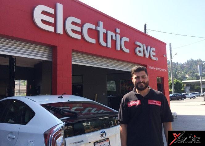 Thợ sửa xe truyền thống cố gắng thích nghi với sự phát triển của xe điện