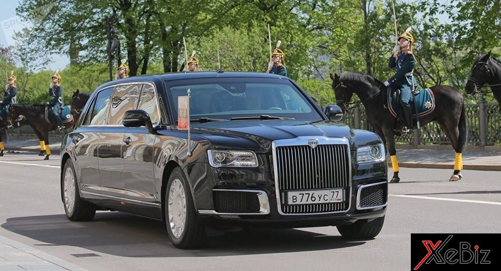 Đèn pha và gương ngoại thất của chiếc limousine cũng giống Rolls-Royce Đèn pha và gương ngoại thất của chiếc limousine cũng giống Rolls-Royce