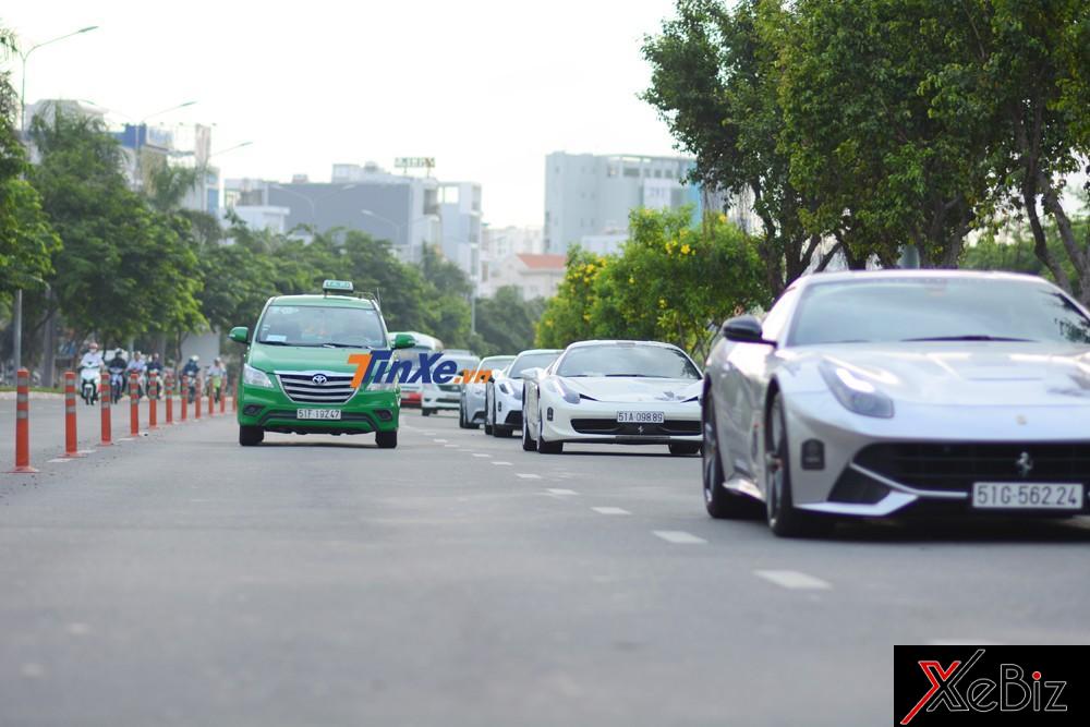 Dù có nhiều bất tiện khi chơi siêu xe tại Việt Nam nhưng các chủ nhân thường hay đùa rằng mình được các phương tiện khác ưu tiên trên đường