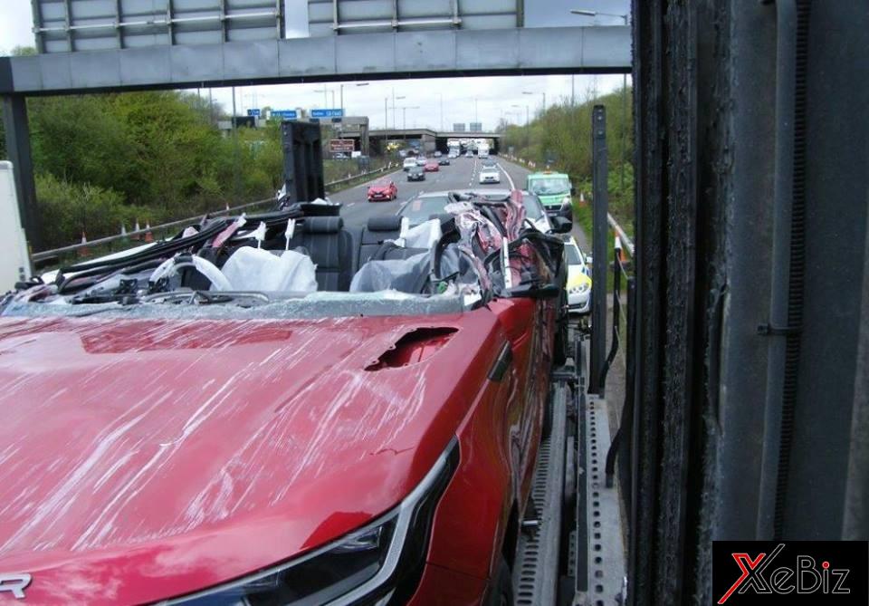 Nguyên nhân vụ tai nạn do tài xế xe chuyên dụng đã bất cẩn không quan sát khi đi qua cầu đi bộ trên cao