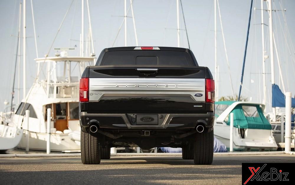 Ford F-150 Limited 2019 nhìn từ phía sau Ford F-150 Limited 2019 nhìn từ phía sau