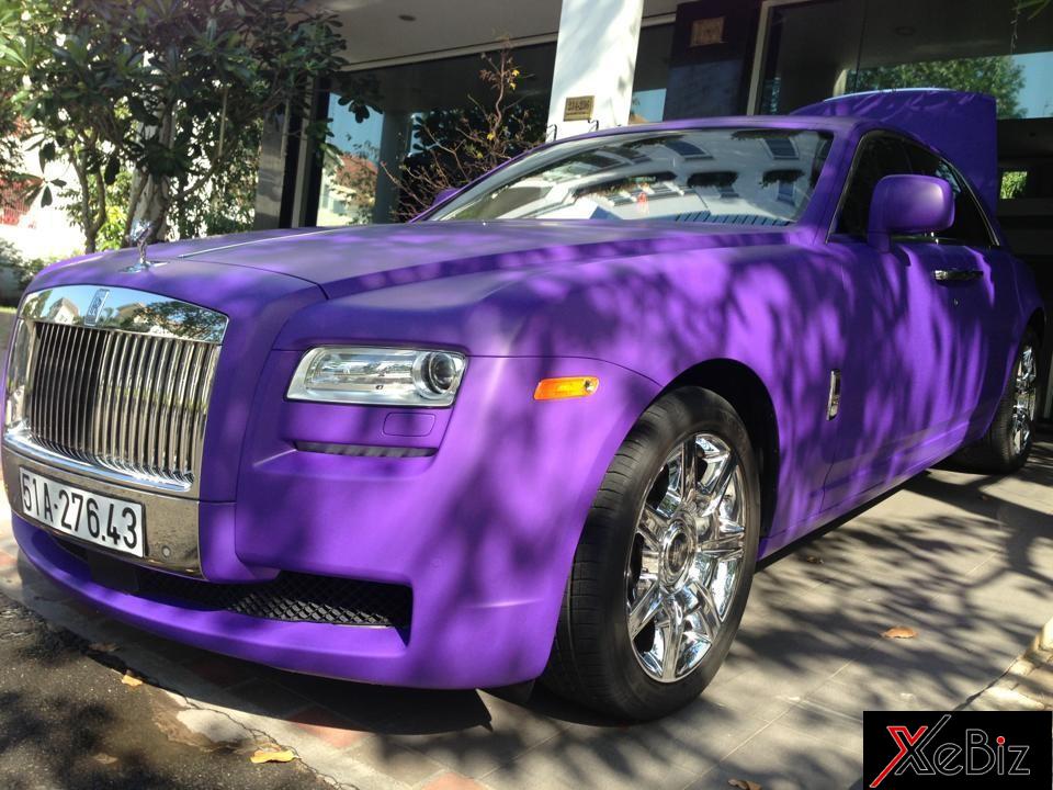 Cường Đô-la từng cho chiếc Rolls-Royce Ghost của mình thay áo màu tím mờ vào năm 2013 để chuẩn bị đón tết. Cường Đô-la từng cho chiếc Rolls-Royce Ghost của mình thay áo màu tím mờ vào năm 2013 để chuẩn bị đón tết.