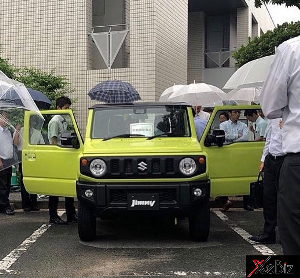 Suzuki Jimny 2019 sở hữu hệ thống đèn tròn đậm chất cổ điển
