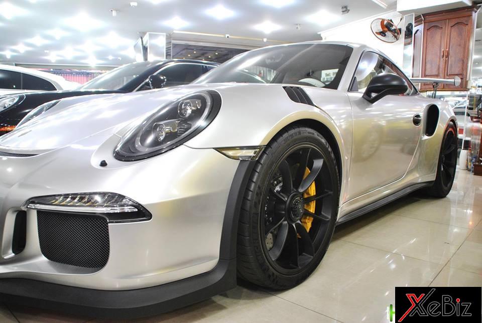 "Soi kỹ" siêu xe Porsche 911 GT3 RS mới bàn giao cho Đặng Lê Nguyên Vũ