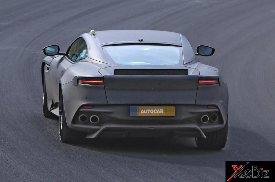 Aston Martin DBS Superleggera với 4 ống xả phía sau Aston Martin DBS Superleggera với 4 ống xả phía sau