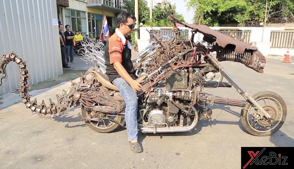 Anh Aor ngồi trên chiếc mô tô độ theo phong cách Alien khi chiếc xe chưa được hoàn thiện Anh Aor ngồi trên chiếc mô tô độ theo phong cách Alien khi chiếc xe chưa được hoàn thiện