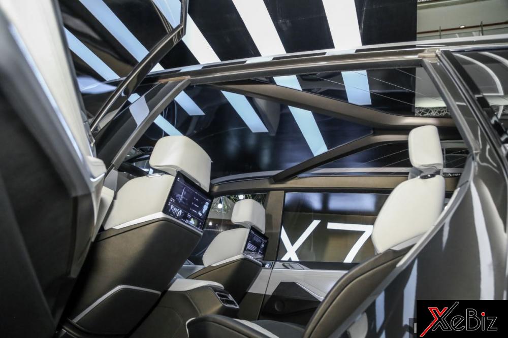 Trần xe dạng kính trên BMW Concept X7 iPerformance