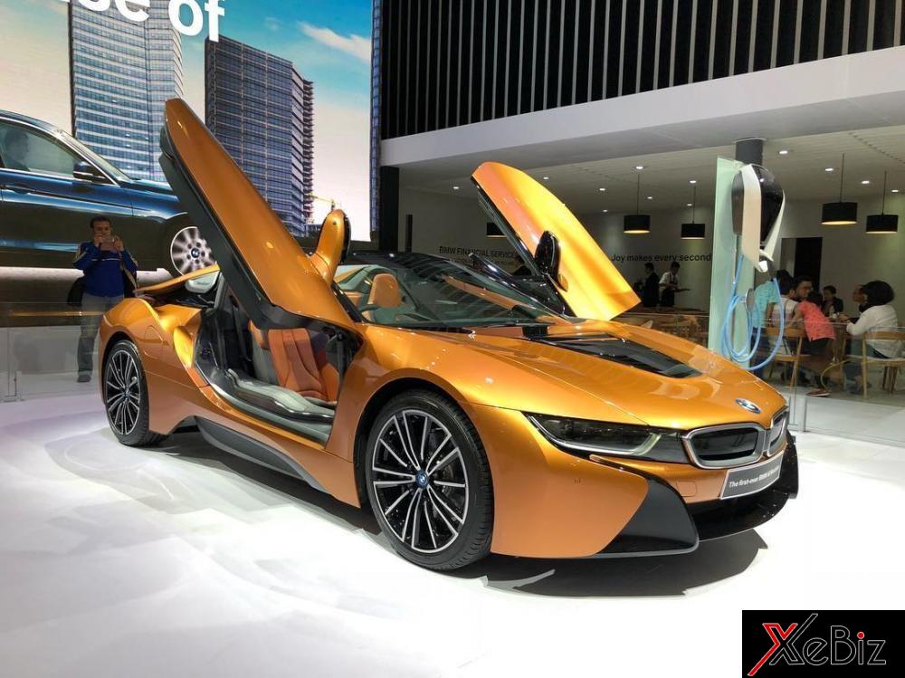 Cửa cánh chim của BMW i8 Roadster làm từ CFRP