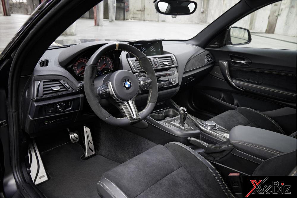 Nội thất vị trí ngồi lái của BMW M Performance Parts