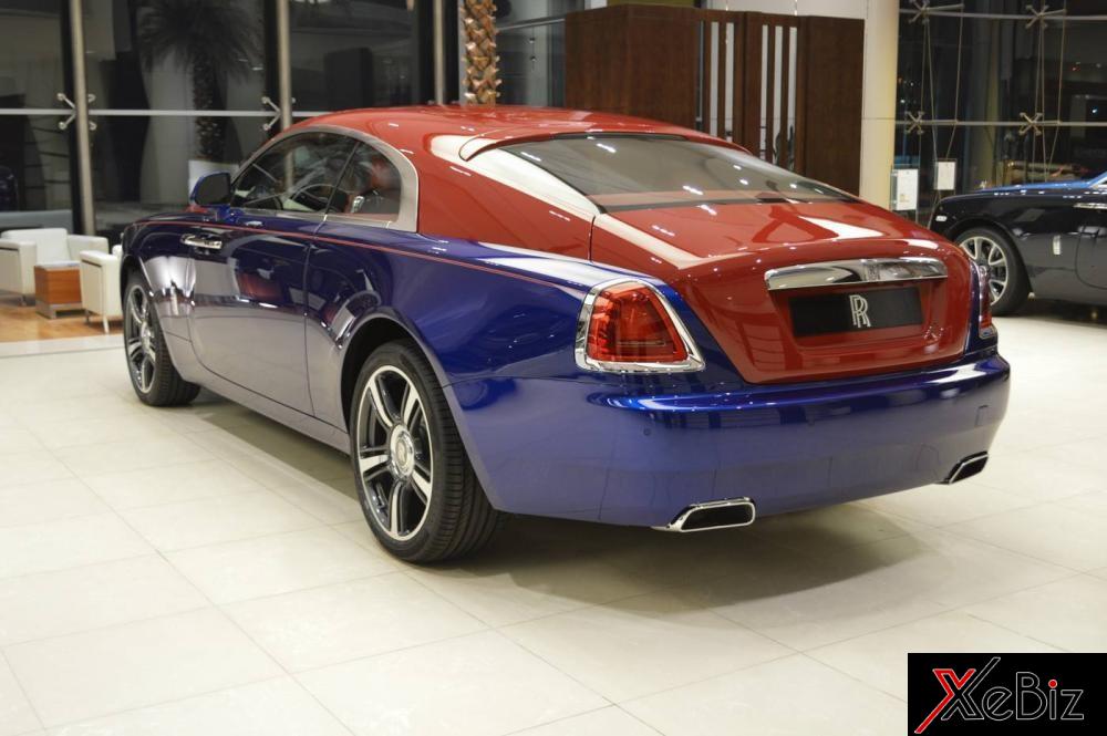 Rolls-Royce Wraith 2 tông màu riêng biệt là xanh Salamanca Blue và đỏ Ensign Red của đại lý siêu xe ở Các Tiểu vương quốc Ả Rập Thống nhất Rolls-Royce Wraith 2 tông màu riêng biệt là xanh Salamanca Blue và đỏ Ensign Red của đại lý siêu xe ở Các Tiểu vương quốc Ả Rập Thống nhất