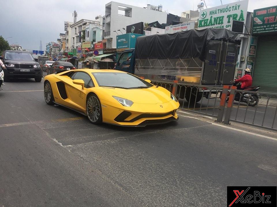 Sau 1 ngày chơi tại Hồ Tràm, cặp đôi siêu xe Lamborghini Aventador quay trở lại Sài thành Sau 1 ngày chơi tại Hồ Tràm, cặp đôi siêu xe Lamborghini Aventador quay trở lại Sài thành