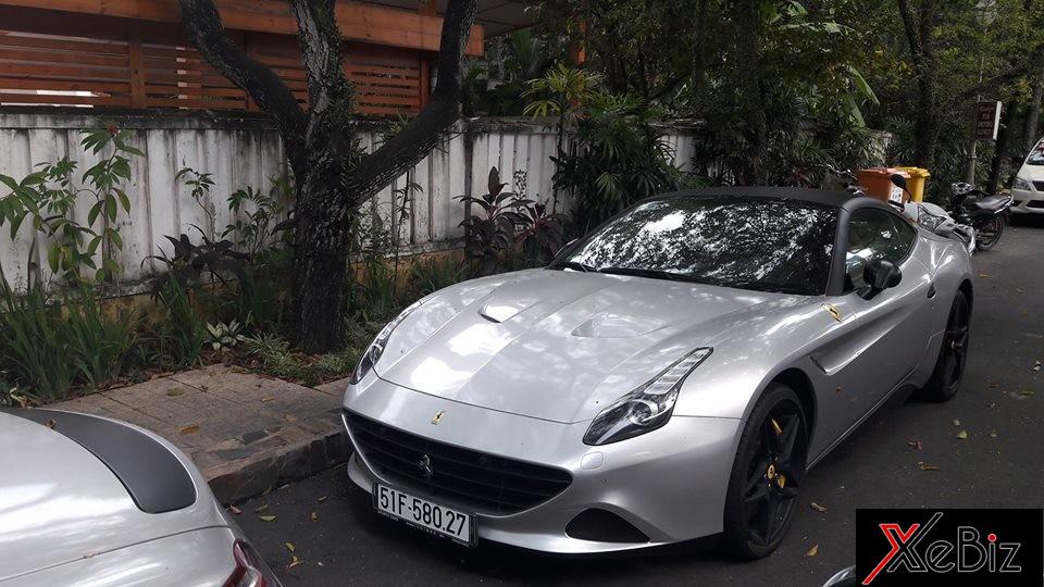 Ferrari California T mang bộ&nbsp;áo màu bạc và mâm xe&nbsp;đổi màu sang&nbsp;đen nhám