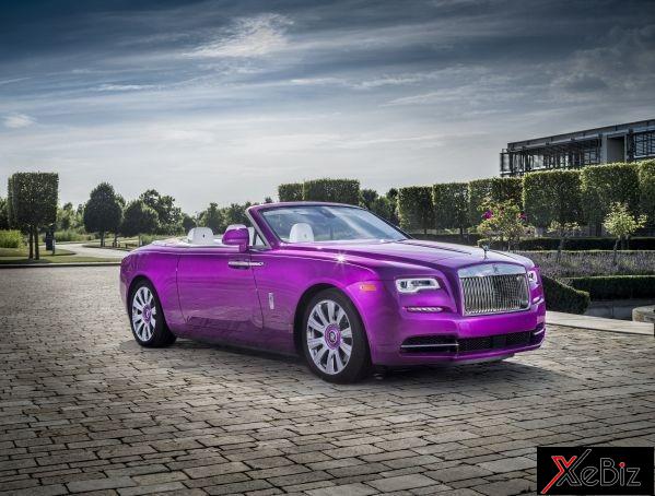 Rolls-Royce Dawn sở hữu màu tím quyến rũ  Rolls-Royce Dawn từng xuất hiện trong sự kiện Pebbel Beach Concours d'Elegance
