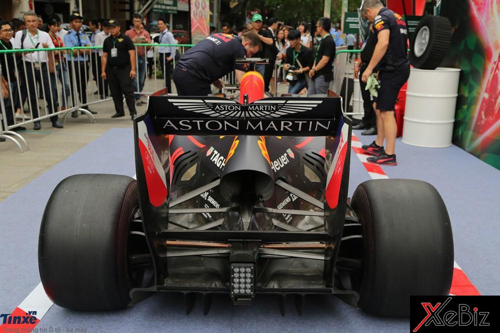 Không chỉ được trưng bày, chiếc xe đua F1 cũng sẽ được đem ra chạy tại trường đua