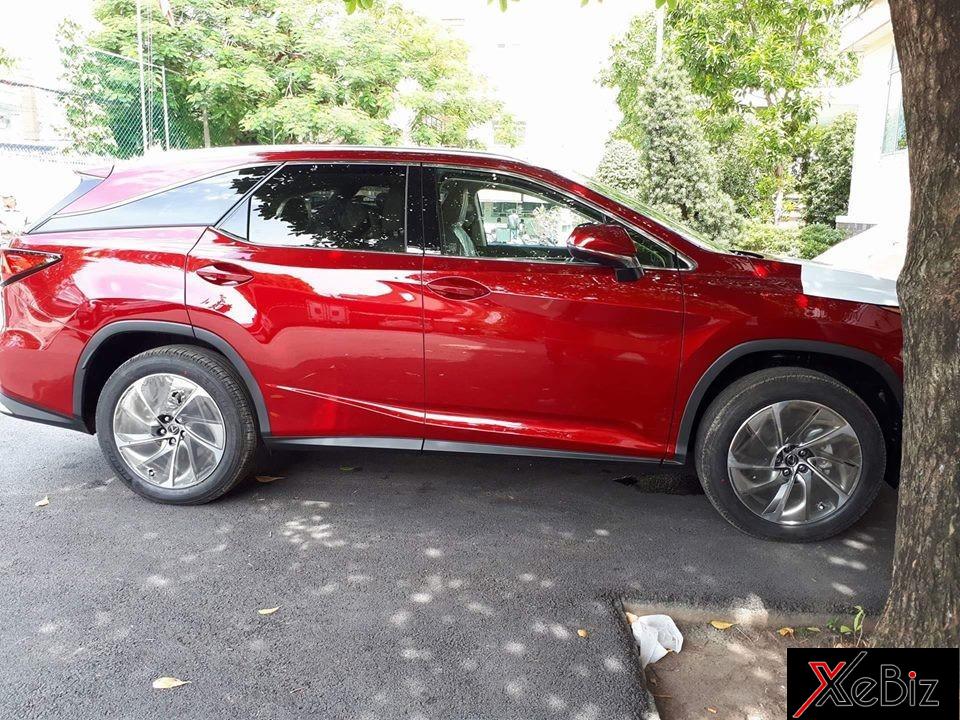 Bộ mâm của chiếc Lexus RX350L 2018 tại Bình Dương có thiết kế dạng hình xoắn kép tương tự xe chiếc thứ 2 cập bến Việt Nam Bộ mâm của chiếc Lexus RX350L 2018 tại Bình Dương có thiết kế dạng hình xoắn kép tương tự xe chiếc thứ 2 cập bến Việt Nam