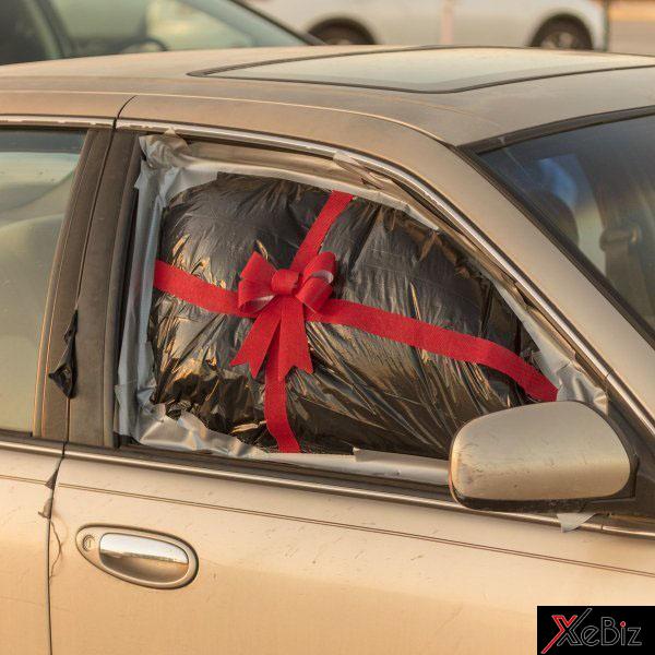 Dùng túi ni-lông thay kính cửa sổ Dùng túi ni-lông thay kính cửa sổ