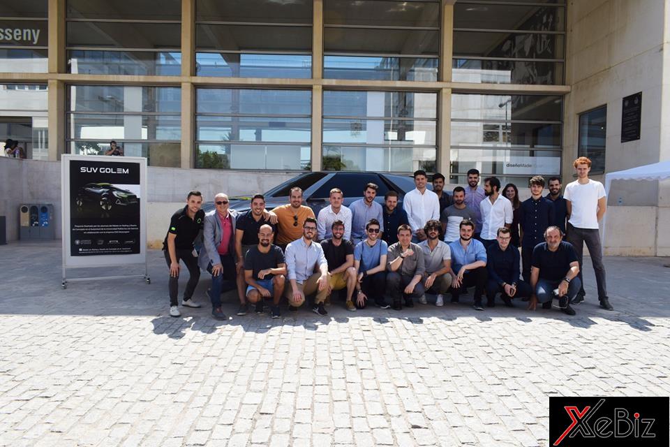 Các sinh viên thiết kế chụp ảnh cùng chiếc DSD Golem Các sinh viên thiết kế chụp ảnh cùng chiếc DSD Golem