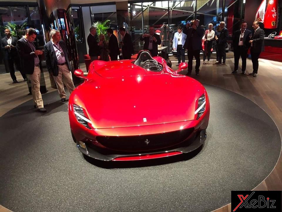 Cụm đèn pha của Ferrari Monza SP1 lấy từ 812 Superfast sang