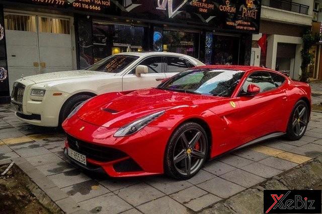 Ferrari và Rolls-Royce biển số “song sinh” sánh đôi trên vỉa hè Hà Nội 4 Ferrari và Rolls-Royce biển số “song sinh” sánh đôi trên vỉa hè Hà Nội 04