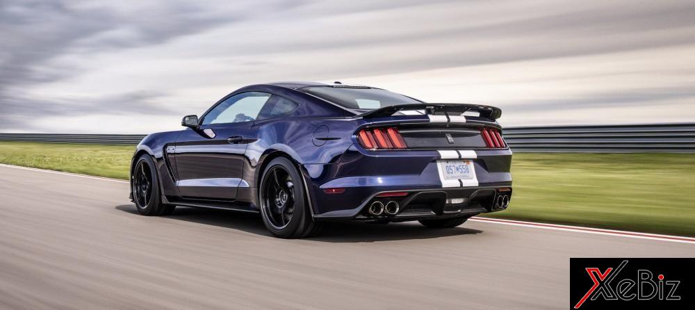 Rõ ràng các kỹ sư của hãng Ford đã nghiên cứu rất kỹ về tính năng của mẫu xe thể thao này nên đời 2019, Mustang Shelby GT350 có một cánh lướt gió mới cố định