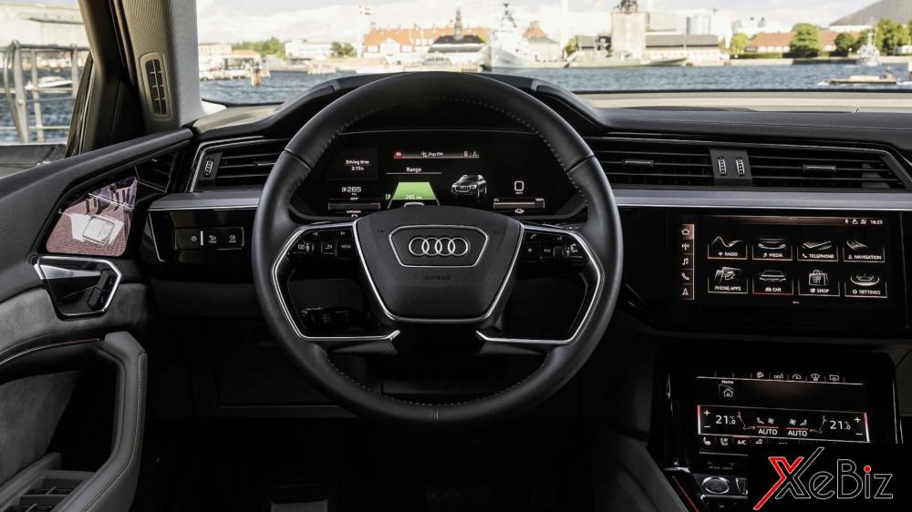 Bảng đồng hồ kỹ thuật số sau vô lăng của Audi e-tron 2019