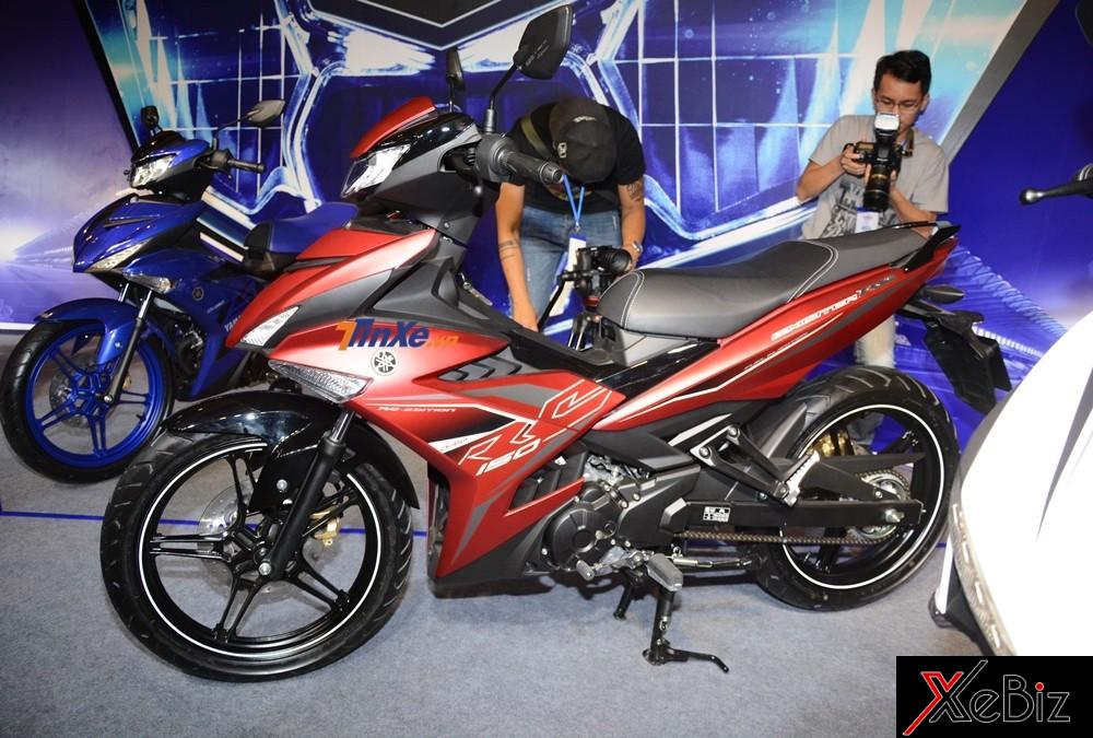 Bộ áo đỏ nhám trên Yamaha Exciter 150 RC 2019 có bộ tem màu trắng tạo điểm nhấn Bộ áo đỏ nhám trên Yamaha Exciter 150 RC 2019 có bộ tem màu trắng tạo điểm nhấn