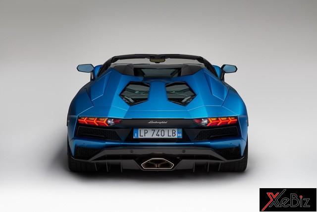Động cơ của Lamborghini Aventador S Roadster